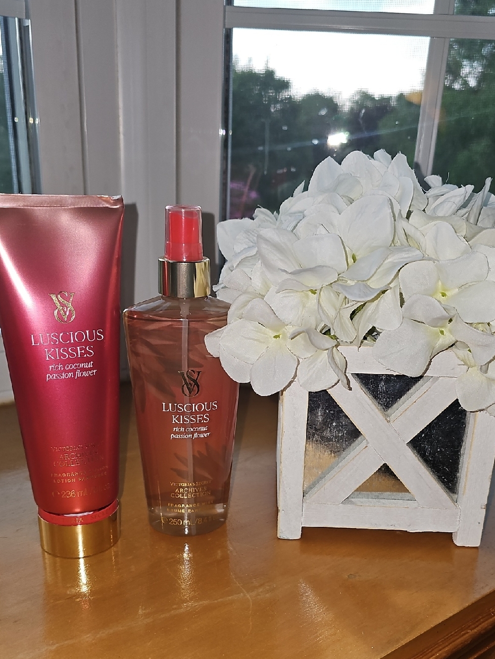 Victoria's Secret Archives Collection Luscious Kisses Fragrance Mist&Lotion Set